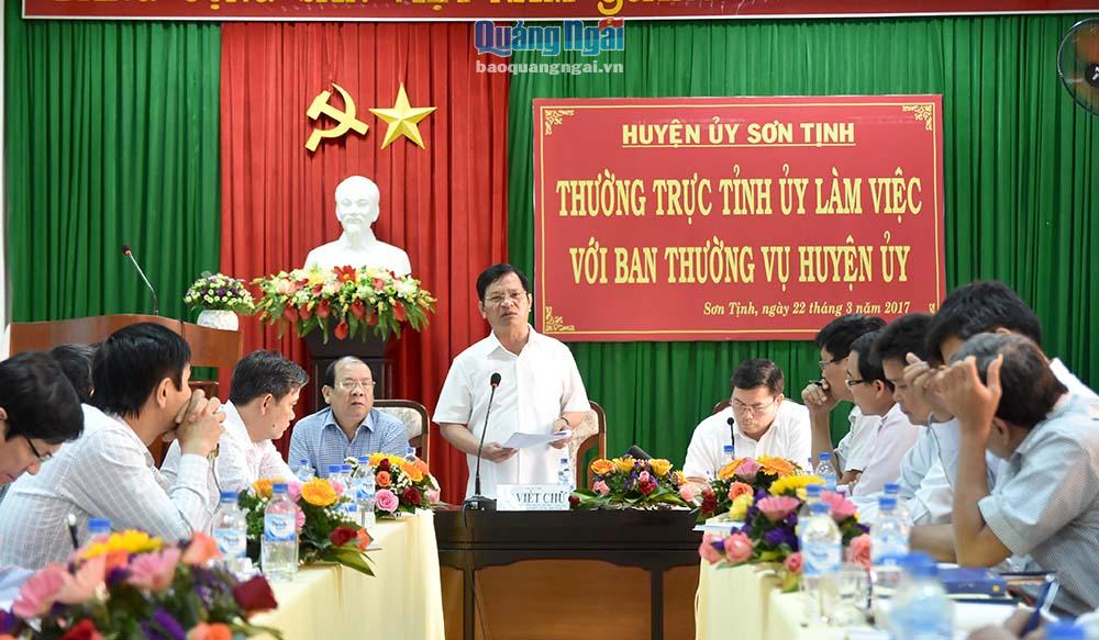 Bí thư Tỉnh ủy Lê Viết Chữ phát biểu tại buổi làm việc với Ban Thường vụ Huyện ủy Sơn Tịnh