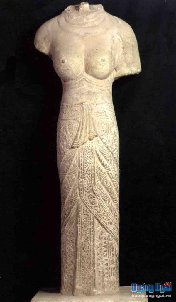 Tượng Uma (thế kỷ X) tìm thấy ở làng Đông Phước (Bình Sơn)