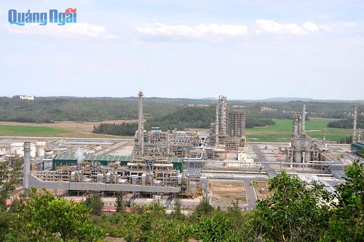 Nhà máy lọc dầu Dung Quất thuộc BSR