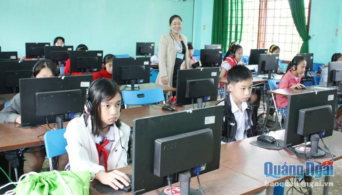 Trường THCS Trương Quang Trọng (TP.Quảng Ngãi) tổ chức cuộc thi trên mạng, nhằm nâng cao chất lượng giáo dục.