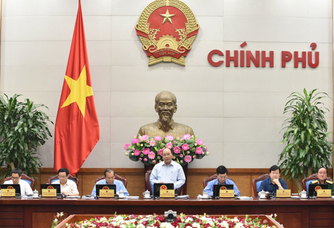  Thủ tướng Nguyễn Xuân Phúc chủ trì phiên họp Chính phủ chuyên đề xây dựng pháp luật, bàn về dự án Luật Hỗ trợ tái cơ cấu các tổ chức tín dụng và xử lý nợ xấu