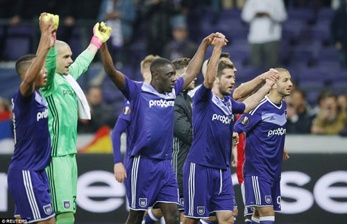 Các cầu thủ Anderlecht vui mừng sau trận đấu. Ảnh: Reuters