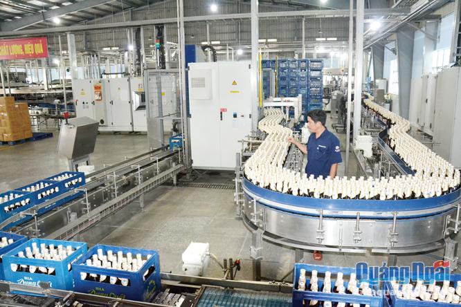 Hoạt động của Nhà máy Bia Dung Quất (Công ty CP Đường Quảng Ngãi) ổn định, đóng góp nguồn thu cho ngân sách nhà nước.