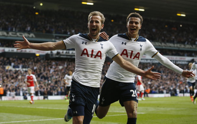 Niềm vui của Harry Kane (trái) sau khi nâng tỉ số lên 2-0 cho Tottenham. Ảnh: REUTERS