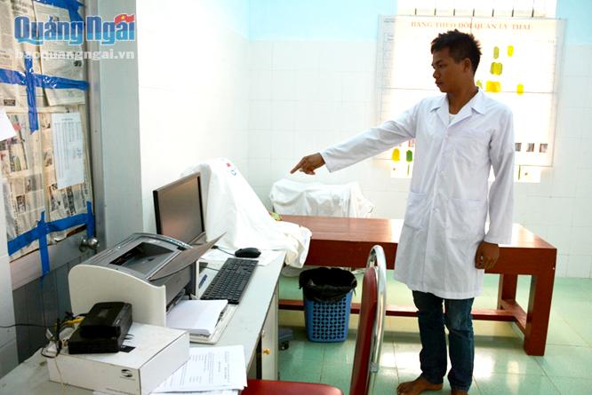 Hơn 3 tháng nay, máy siêu âm, điện tim tại Trạm Y tế xã Ba Trang (Ba Tơ) không được sử dụng do thiếu bác sĩ.