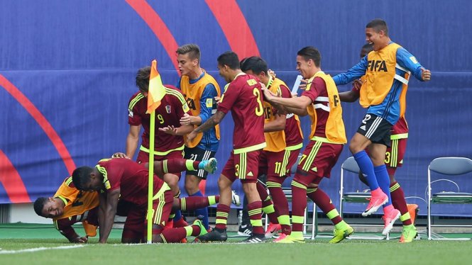Các cầu thủ U-20 Venezuela ăn mừng bàn thắng vào lưới U 20 Đức.