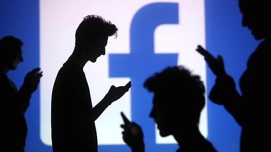 Facebook đã cung cấp nút cảnh báo tin giả với người dùng - Ảnh: Softpedia