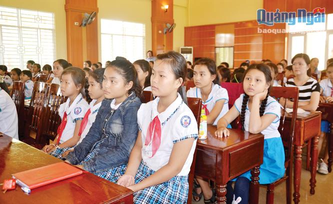 Buổi tập huấn thu hút giáo viên và học sinh của 34 trường tiểu học trên địa bàn huyện Binh Sơn.