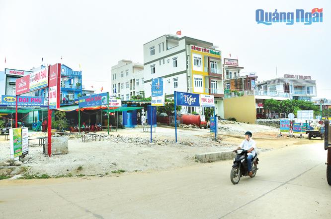  Hàng loạt khách sạn, nhà nghỉ được đầu tư xây dựng ở Lý Sơn trong khi lượng du khách dần ổn định, đang khiến cho nguy cơ cung vượt cầu xảy ra.