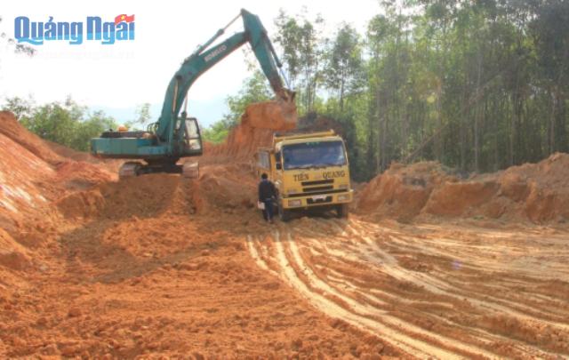 Công ty Toàn Thịnh đẩy nhanh tiến độ thi công đường Sơn Cao- Sơn Kỳ (Sơn Hà).