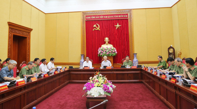   Tổng Bí thư Nguyễn Phú Trọng, Chủ tịch nước Trần Đại Quang dự hội nghị. 