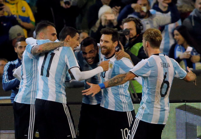 Các cầu thủ Argentina ăn mừng bàn thắng vào lưới Brazil. Ảnh: REUTERS