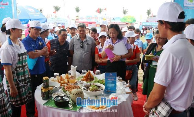 Các đơn vị tham gia thi ẩm thực tại Ngày hội công nhân năm 2017