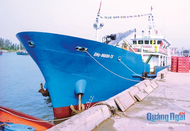Tàu vỏ thép của huyện Lý Sơn đóng mới theo Nghị định 67 đã được bàn giao và đưa vào hoạt động có hiệu quả.