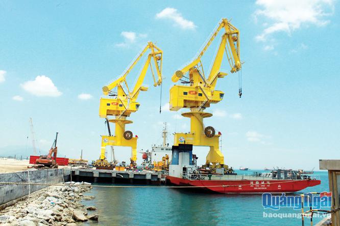 Phát triển cảng biển là một trong những ưu tiên thu hút đầu tư của Quảng Ngãi trong giai đoạn hiện nay.
