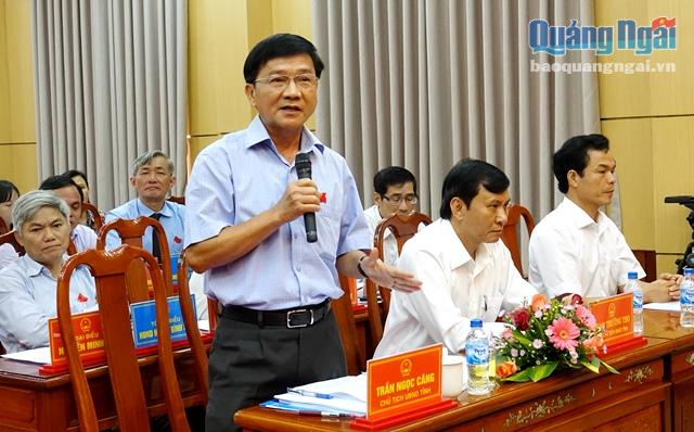 Chủ tịch UBND tỉnh Trần Ngọc Căng tham gia phát biểu tại kỳ họp