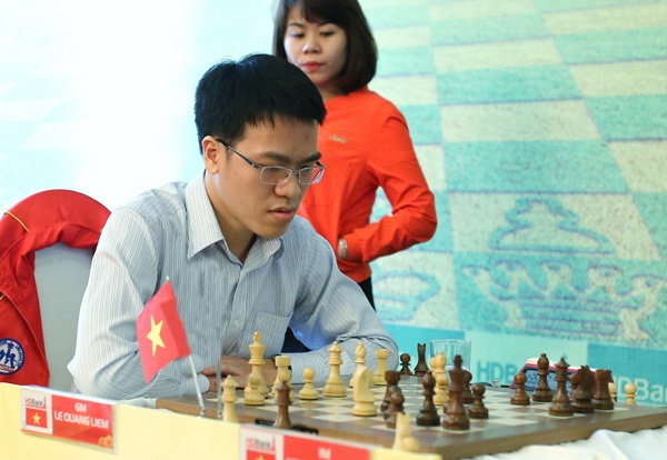 Quang Liêm có chiến thắng đầu tiên ở Giải Siêu đại kiện tướng 2017. Ảnh: T.P