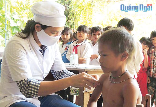Công tác chăm sóc sức khỏe cho nhân dân luôn được huyện Sơn Tây quan tâm.