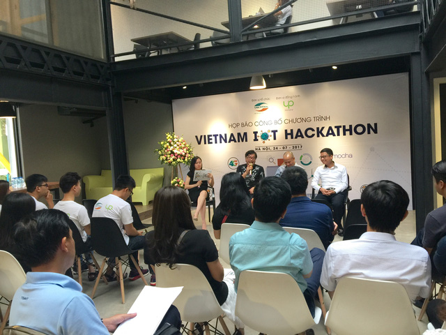 Họp báo công bố chương trình Vietnam IoT Hackathon - Ảnh: T.HÀ