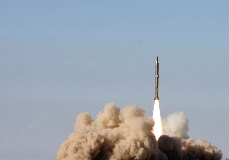  Việc Iran phóng thành công tên lửa có thể khiến mối quan hệ với Mỹ ngày một xấu đi. Ảnh: FARS
