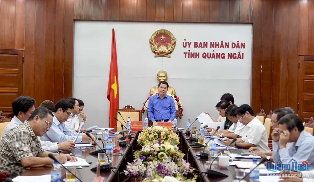 Phó Chủ tịch Thường trực UBND tỉnh Đặng Văn Minh phát biểu tại cuộc họp