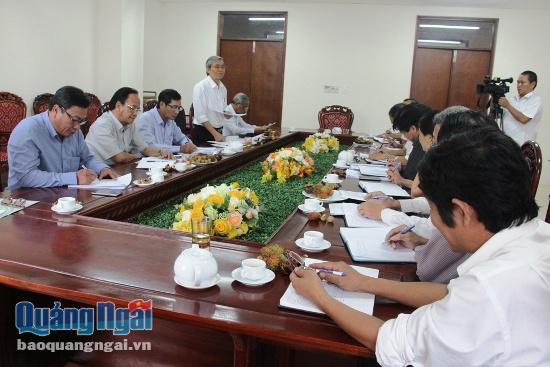 Chủ tịch Ủy ban MTTQ Việt Nam tỉnh Lê Quang Thích phát biểu tại cuộc họp.