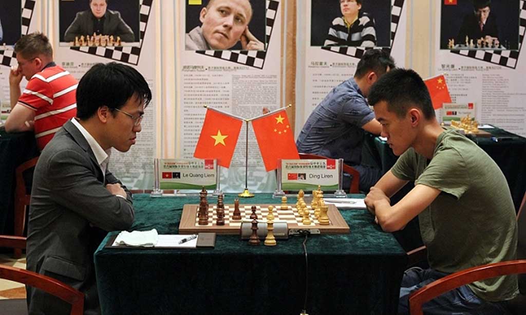 Lê Quang Liêm (trái) lên hạng 23 thế giới.