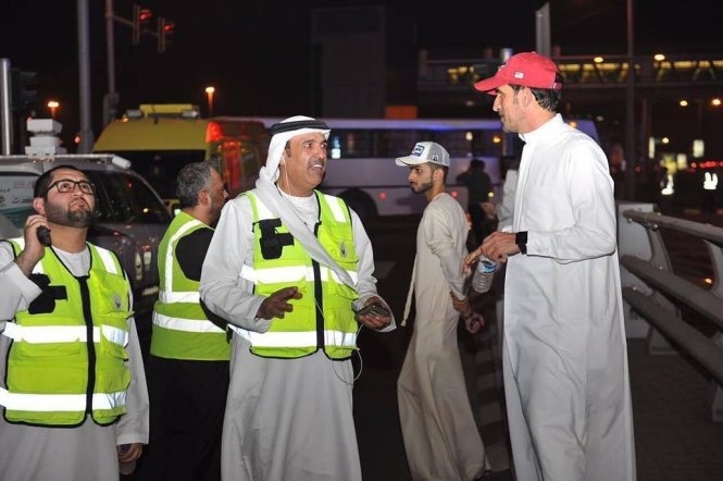  Lực lượng chức năng Dubai có mặt tại hiện trường vụ hỏa hoạn - Ảnh: Gulf News