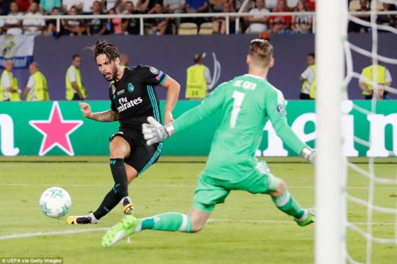  Isco ghi bàn vào lưới David De Gea, nâng tỷ số lên 2 - 0