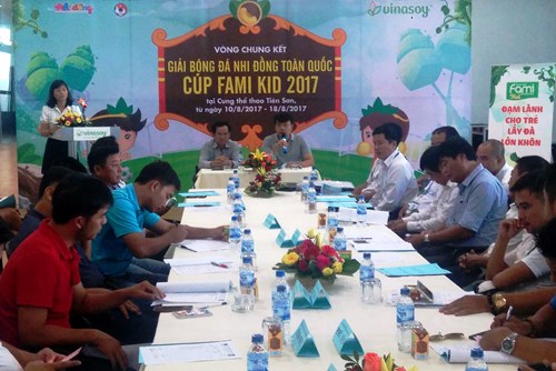  Ban tổ chức thông tin về Vòng Chung Giải bóng đá nhi đồng toàn quốc Cúp Fami Kid 2017.