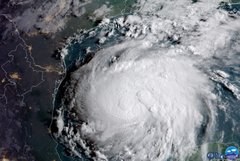  Trong 3 ngày tới, bão Harvey dự kiến sẽ gây ra lượng mưa gần 100 mm xuống một khu vực rộng lớn của vùng duyên hải Texas. Ảnh: Reuters.