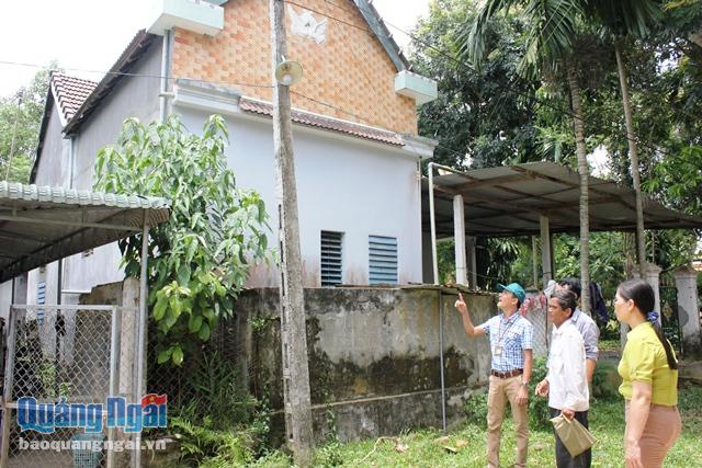 Công trình điện sáng làng quê hoàn thành với sự tham gia tích cực của các đảng viên thuộc Chi bộ thôn Trường Giang, xã Trà Tân