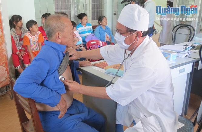  Những năm qua, Hội Châm cứu tỉnh đẩy mạnh nhiều hoạt động khám chữa bệnh nhân đạo.