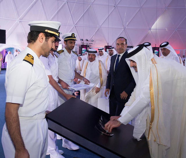 Quốc vương Qatar, Tamim bin Hamad al-Thani, tham dự lễ khai trương cảng Hamad ở Doha - Ảnh: REUTERS