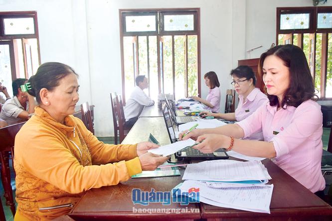 Nhờ nguồn vốn tín dụng cho học sinh, sinh viên mà chị Nguyễn Thị Loan ở thôn 1, xã Nghĩa Dũng (TP.Quảng Ngãi) có điều kiện lo cho con học đại học.
