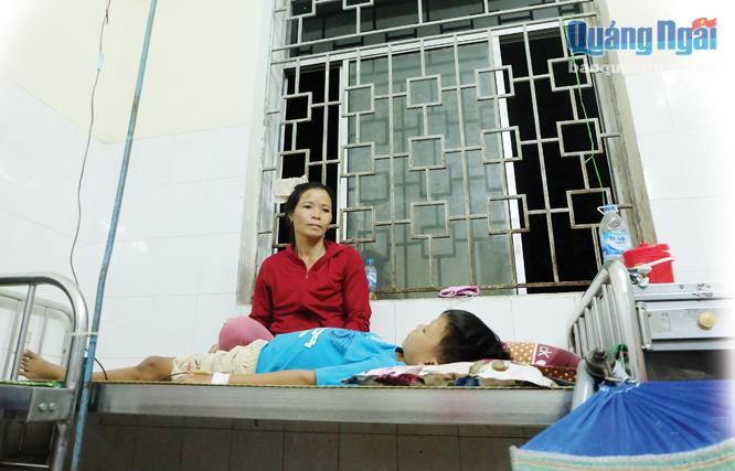 Không may bị bệnh thiếu máu bẩm sinh, thời gian Lộc ở bệnh viện còn nhiều hơn ở nhà.