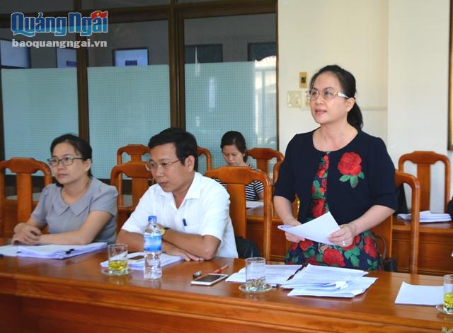 Bà Nguyễn Thị Phương Thảo- Trưởng Ban Kinh tế - Ngân sách, HĐND tỉnh phát biểu tại buổi giám sát. 