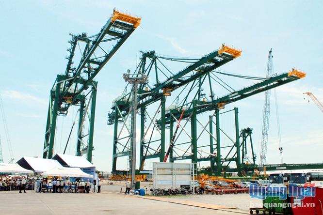 Hoạt động sản xuất, xuất khẩu tại KKT Dung Quất đóng góp rất lớn vào phát triển kinh tế - xã hội của tỉnh.