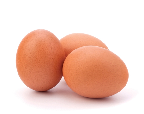   Trứng gà tính bình, vị ngọt, có tác dụng dưỡng huyết, nhuận táo