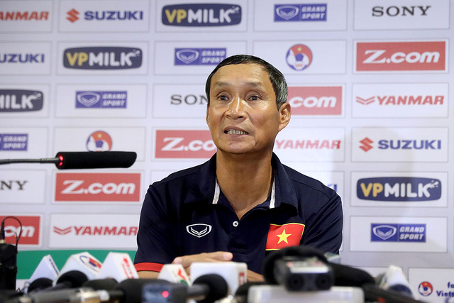   HLV Mai Đức Chung chia tay đội tuyển Việt nam sau chiến thắng 5-0 - Ảnh: Gia Hưng