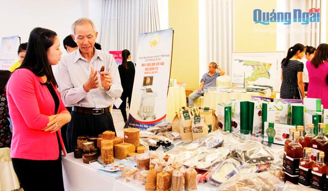 Giới thiệu sản phẩm tại Hội nghị kết nối cung cầu - Quảng Ngãi 2017