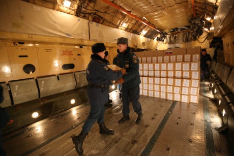 Nga chuyển 40 tấn hàng cứu trợ tới Việt Nam (Ảnh: Emercom)