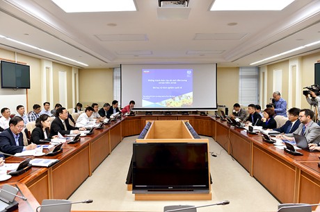 Phó Thủ tướng Vương Đình Huệ phát biểu tại buổi làm việc với ILO tại Việt Nam. Ảnh: VGP/Nhật Bắc