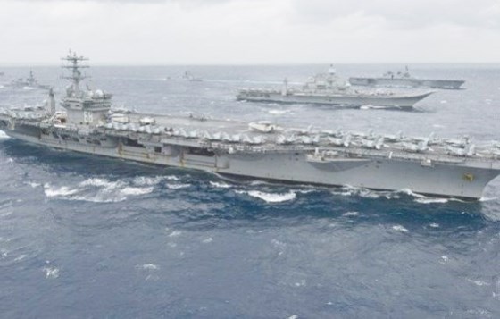3 tàu sân bay Mỹ tập trận hải quân chung Nhật - Mỹ ảnh 1 Tàu sân bay Mỹ lần lượt đi vào khu vực tập trận. Ảnh: REUTERS