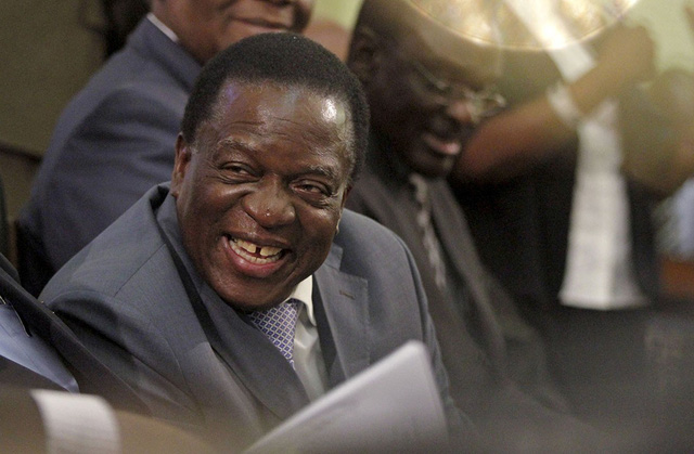 Cựu phó tổng thống Emmerson Mnangagwa, người có biệt danh "Cá sâu", trở thành lãnh đạo mới của đảng ZANU-PF - Ảnh: REUTERS