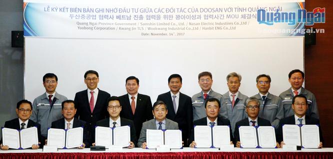  Lễ ký kết biên bản ghi nhớ đầu tư giữa các đối tác của Doosan với tỉnh Quảng Ngãi (ảnh do Doosan Vina cung cấp).