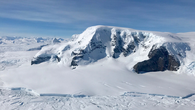 Nam Cực là lục địa lạnh nhất trên Trái đất - Ảnh: NASA