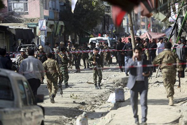 Cảnh sát phong tỏa hiện trường một vụ đánh bom ở Afghanistan. (Ảnh: News-falls.com)