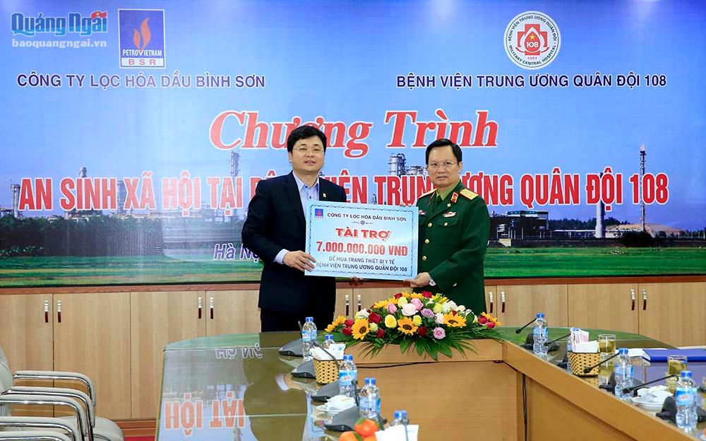 TGĐ BSR Trần Ngọc Nguyên trao hỗ trợ ASXH cho bệnh viện Quân đội 108