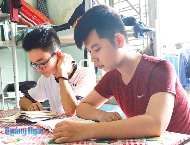   Các sinh viên Quảng Ngãi đang học tập và sinh hoạt ở 